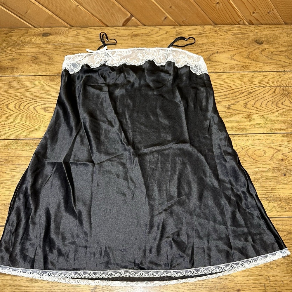 Vtg Victoria's Secret Black Lace Trim Satin Silky Night Gown Sleepwear Women's L